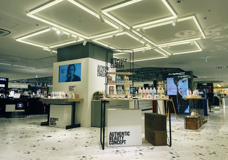 AUTHENTIC BEAUTY CONCEPT<br />POP UP STORE @DEPARTMENT STORE<br />2020.07.08 - NOW<br />DIRECTION / PRODUCTION / DESIGN